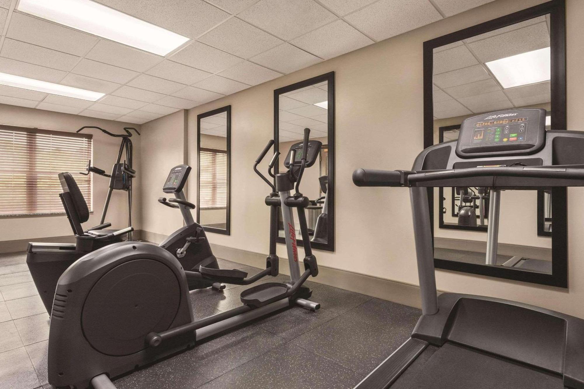 Country Inn & Suites By Radisson, Nashville Airport East, Tn מראה חיצוני תמונה